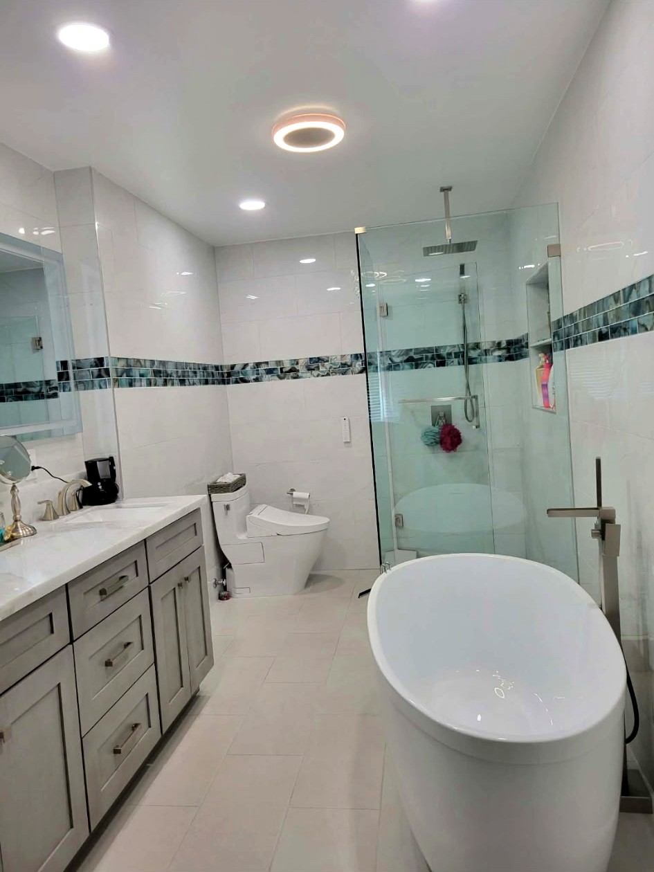 Full bathroom after professional deep cleaning — Lesdy's Cleaning
