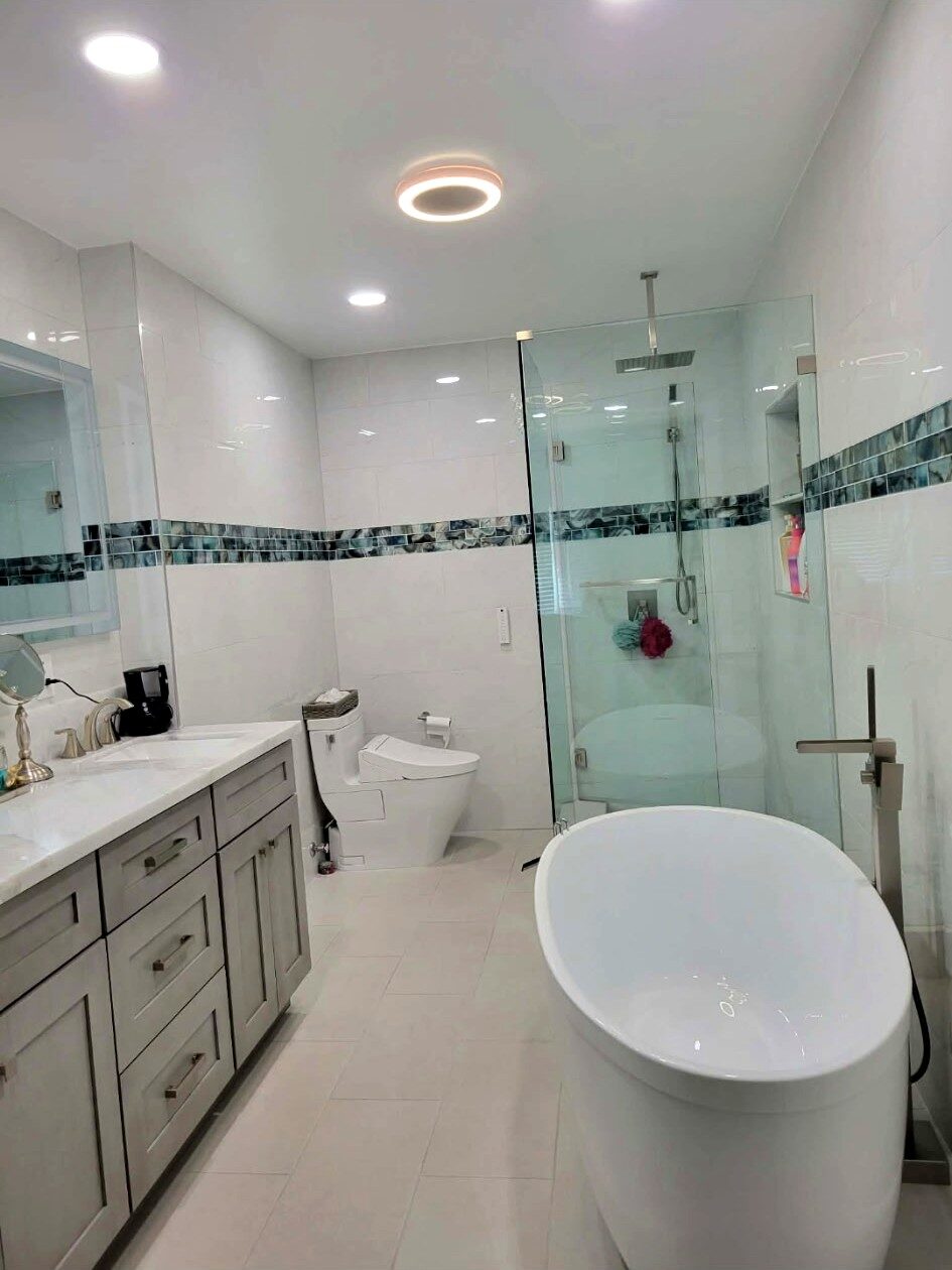 Full bathroom after professional deep cleaning — Lesdy's Cleaning